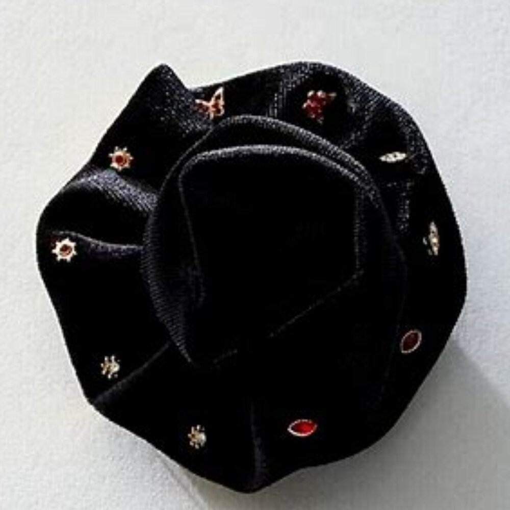 Free People Brooch W/5 Pair of  Earrings  NWT